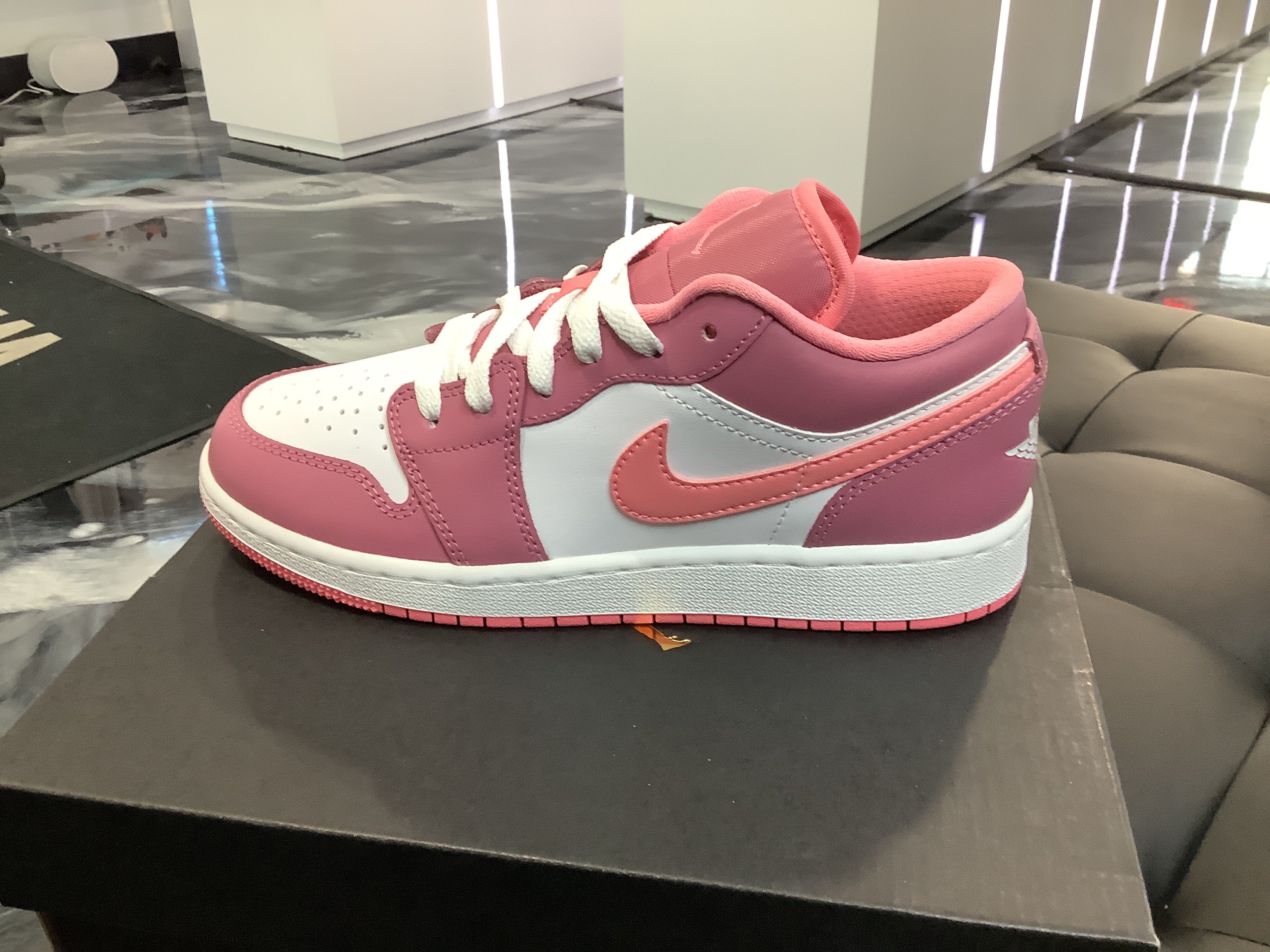 Air Jordan 1 Low - Dessert Berry
