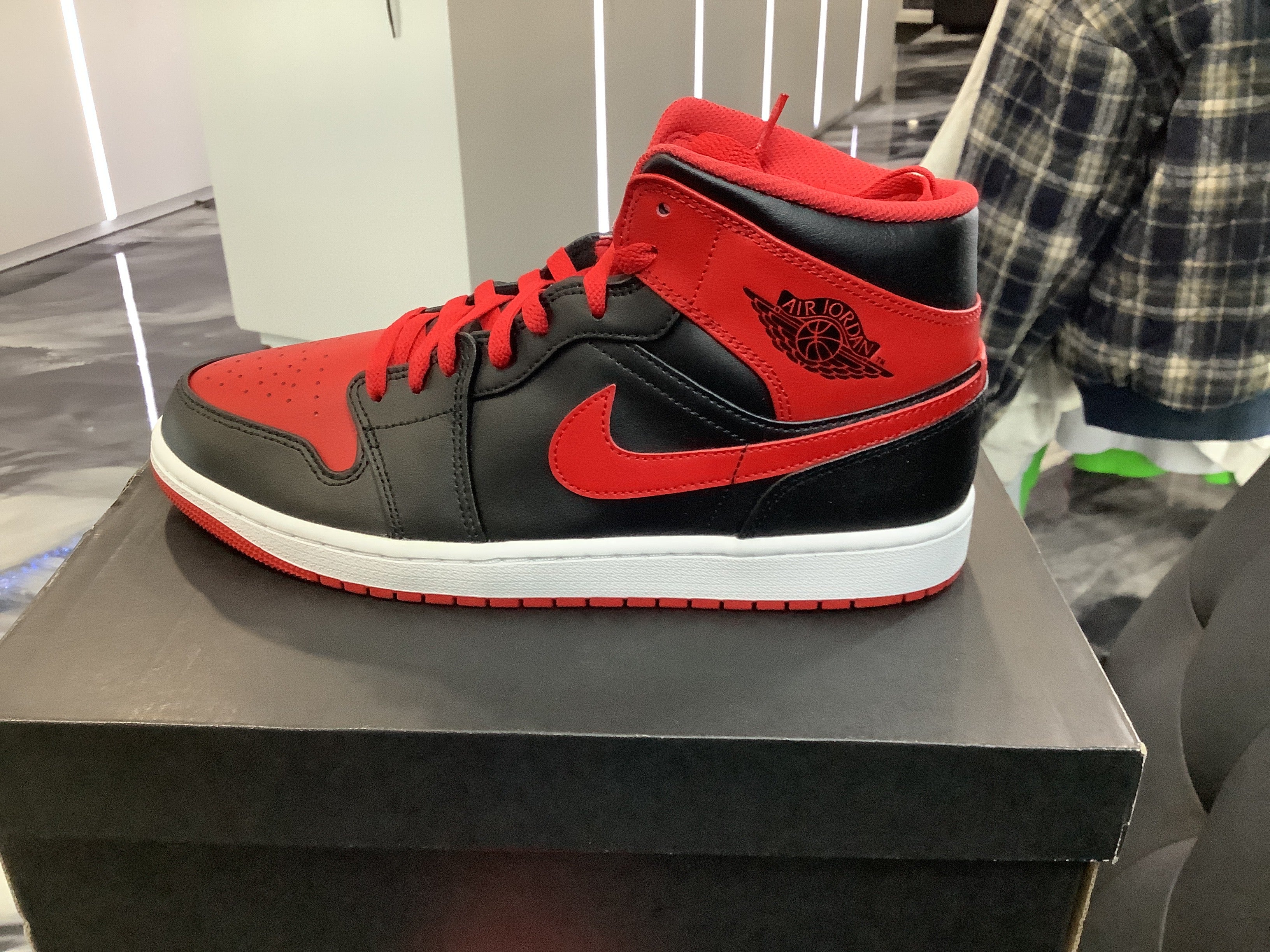 Air Jordan 1 Mid - Alternate Bred